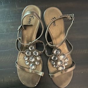 Women size 9 1/2 wedge sandals, shimmery bronze, color liking